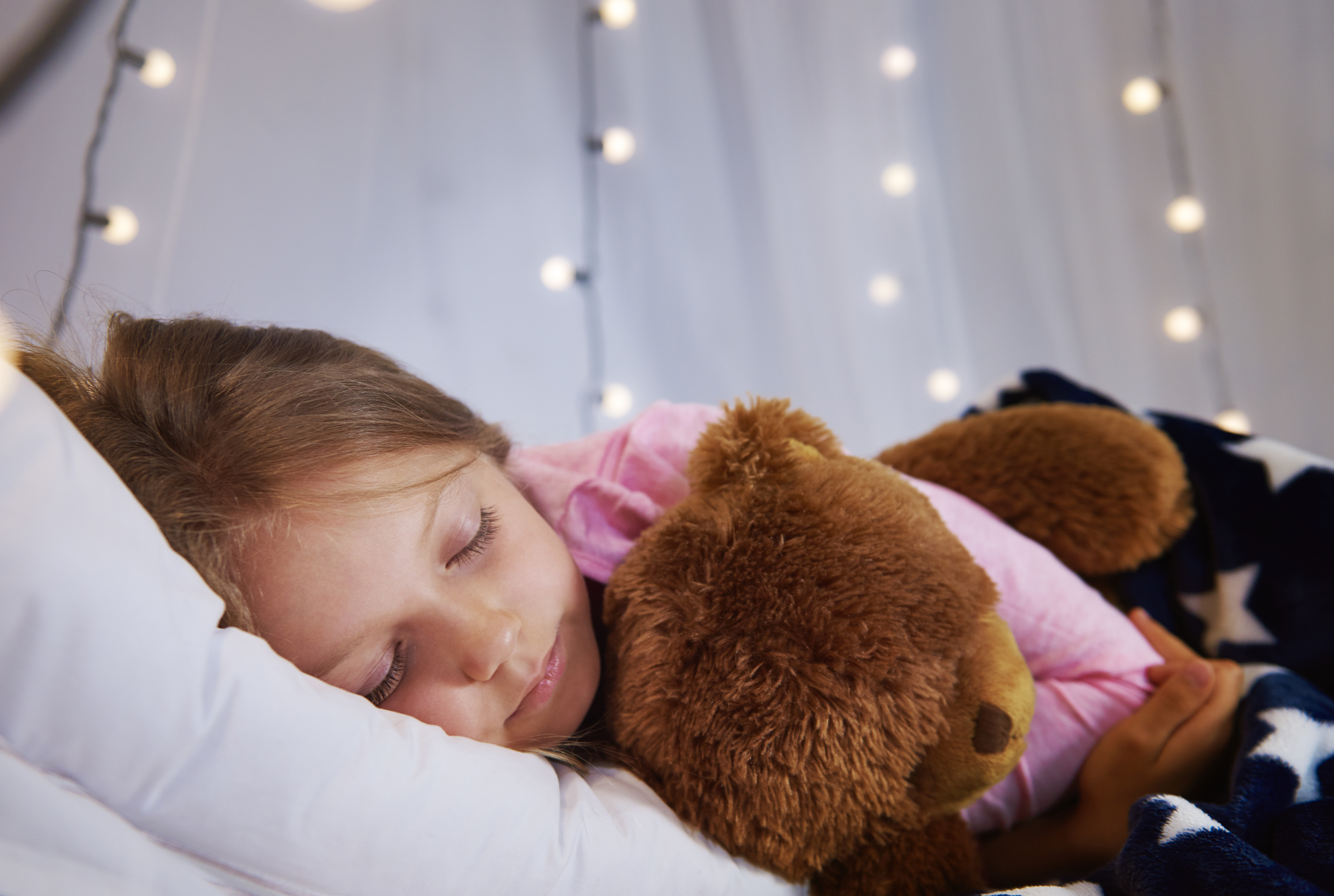 girl-sleeping-with-teddy-bear-her-bedroom