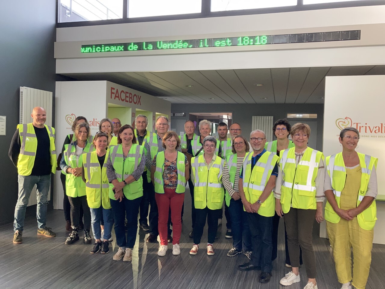 Visite de Vendée Tri par les élus et agents du Pays de Saint Gilles